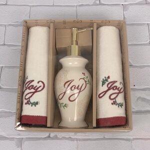 BHG Christmas Soap pump and towel set New in box Creme red Holly design